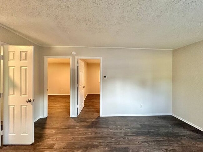Building Photo - Available Now! 2 Bedroom, 1 Bath (Plus Bon...