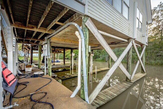 Building Photo - 1102 Stanfield Point Rd