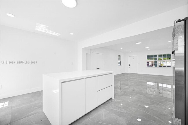 Building Photo - 4040 SW 108th Ave