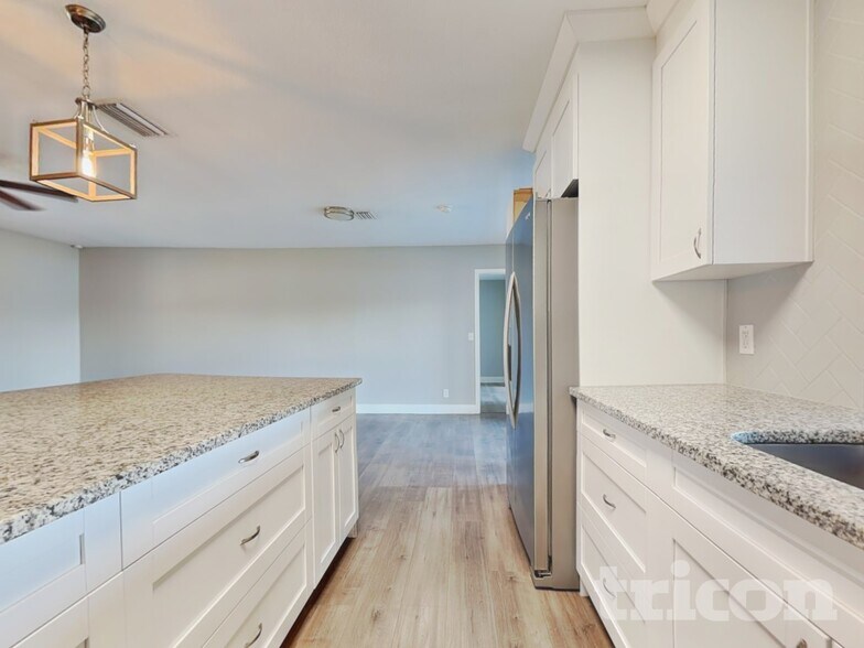 Building Photo - 3856 Lake Joyce Dr