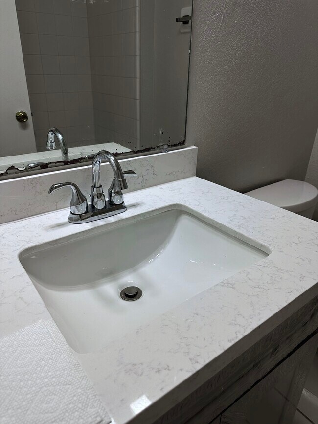 Building Photo - 15522 Baxter Ave