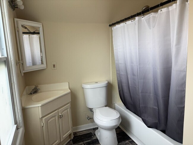 Building Photo - Spacious 5-Bedroom Home with Detached Garage