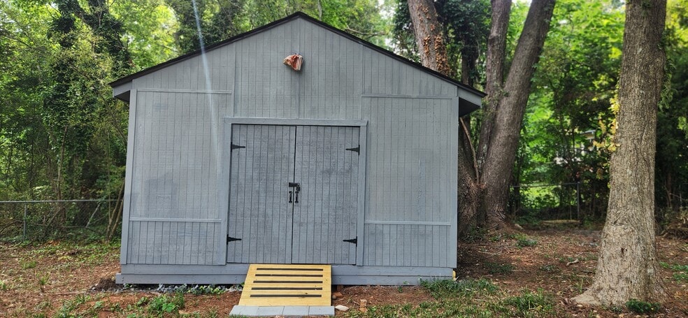 16' x 16' storage building - 5787 Lorraine Dr