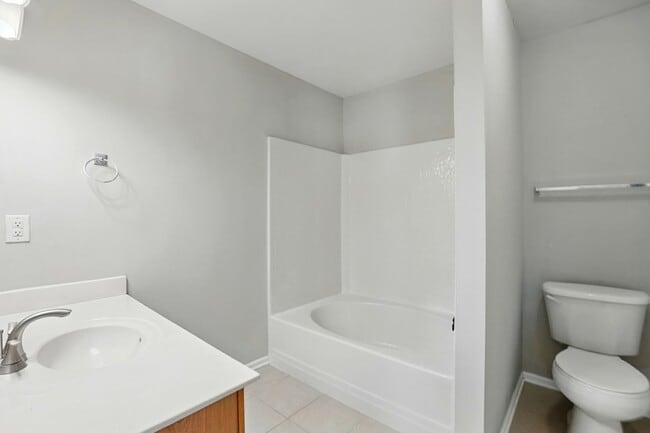 Building Photo - 2 Bedroom Townhome in Pineville!