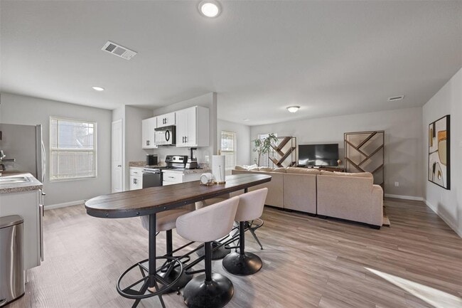 Building Photo - 2849 Golf Crest Dr