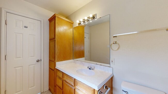 Building Photo - ALL TILE 3 BEDROOM DUPLEX ONLY $1,350 BY A...