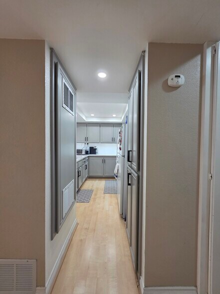 Building Photo - 9949 Scripps Westview Way