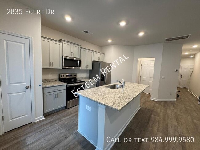 Building Photo - 2835 Egert Dr