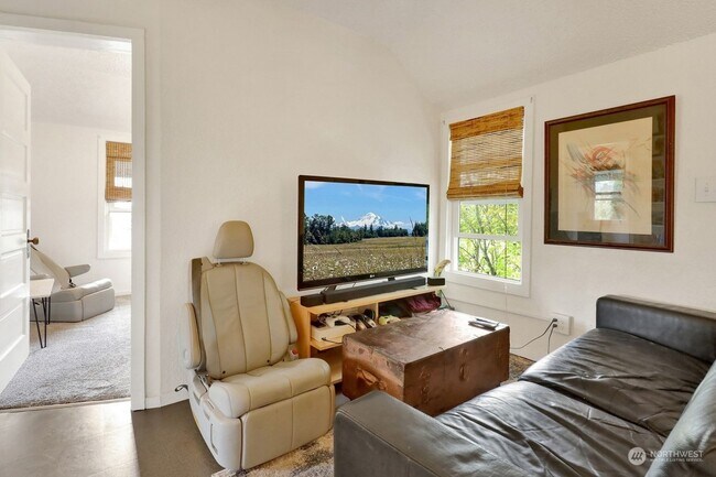 Building Photo - 2514 Dean Ave