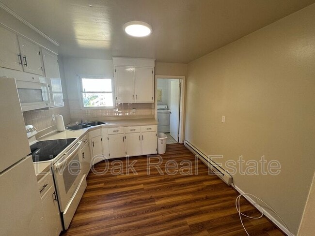 Building Photo - 110 S Corwood Ave