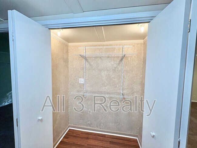 Building Photo - 435 Sherwood Rd