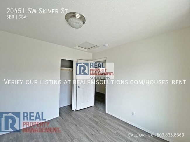 Building Photo - 20451 SW Skiver St