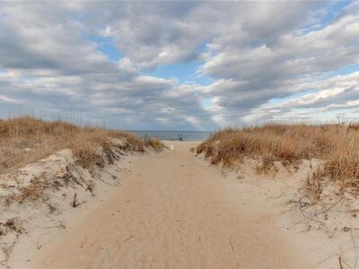 Building Photo - 923 E Ocean View Ave