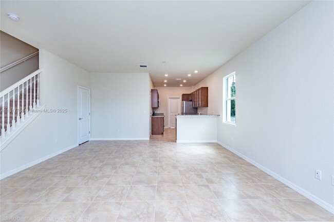 Building Photo - 1040 Eucalyptus Dr