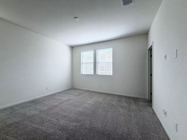 Building Photo - Wonderful 3-story single house in Kestrel Commons