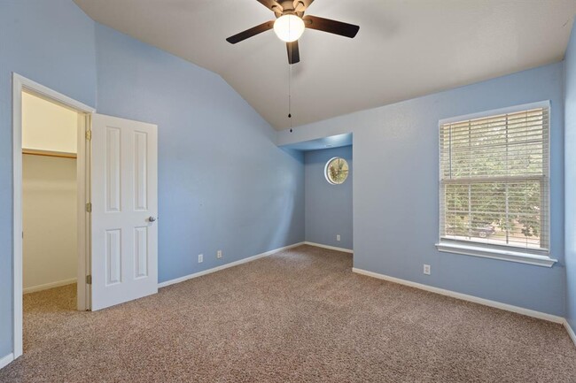 Building Photo - 1006 Shadow Valley Cove