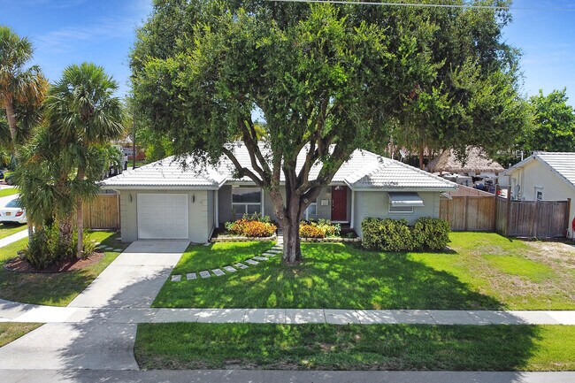Building Photo - 800 SW 12th Ave