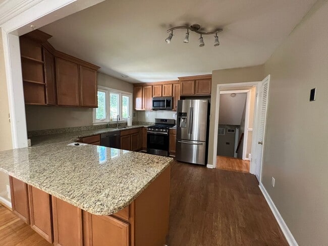 Building Photo - Charming Alexandria Home with Spacious Yard & Prime Location