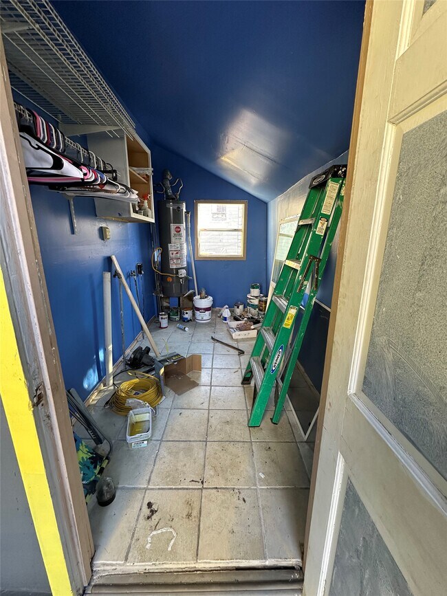 Building Photo - 1709 Biovu Dr