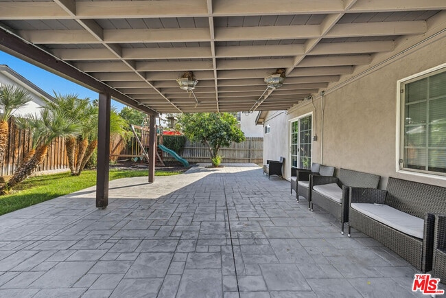 Building Photo - 6308 Lindley Ave