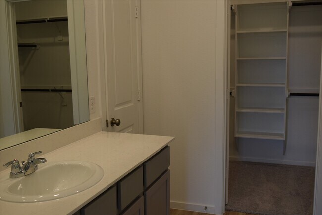 Building Photo - 27223 Henley Rdg Dr