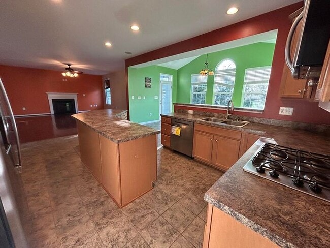 Building Photo - 9541 Evergreen Circle