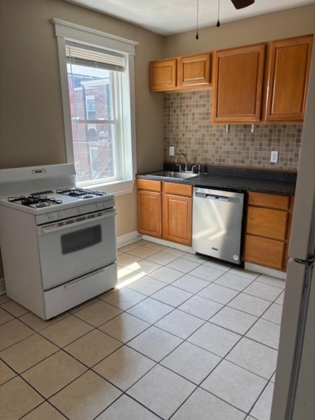 Eat In with dishwasher - 5818 S Grand Blvd