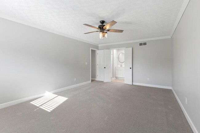 Building Photo - 554 Pointview Dr