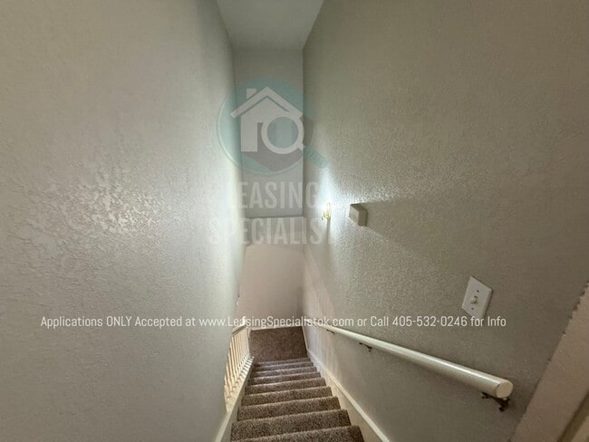 Building Photo - West Norman 3 Bed 2 Bath Garden home!