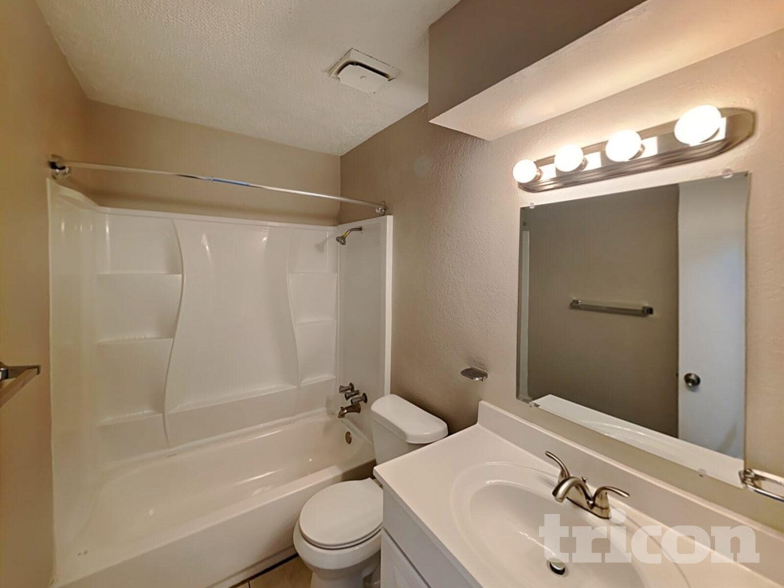 Building Photo - 5929 Birchill Road Watauga TX