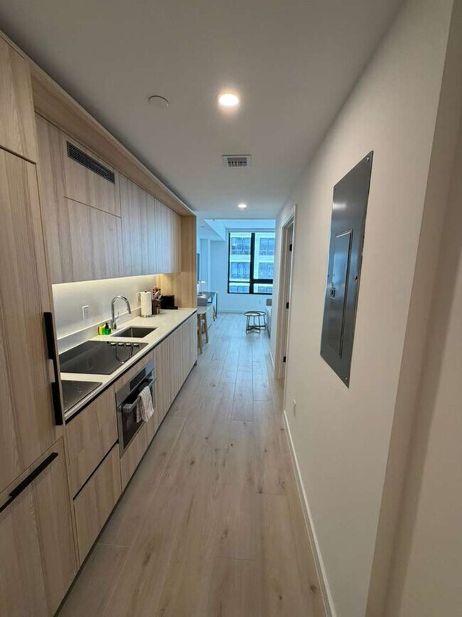 Building Photo - 225 N Miami Ave