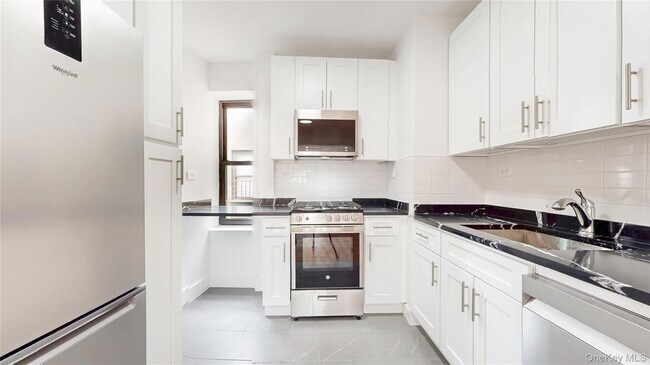 Building Photo - 420 Central Prk W