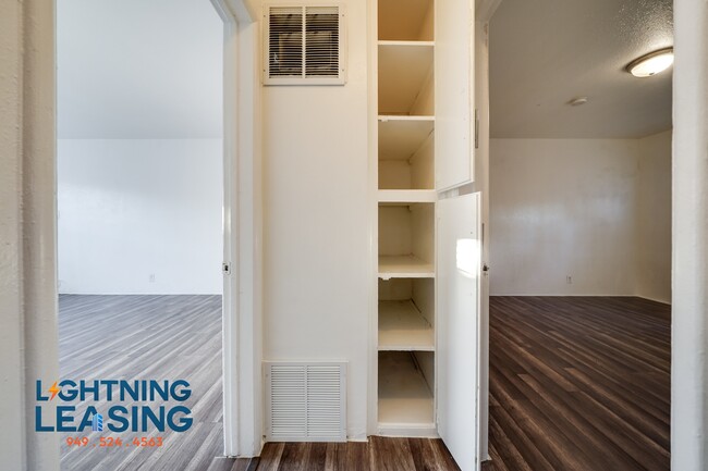 Building Photo - 14759 1/2 Vanowen-4B