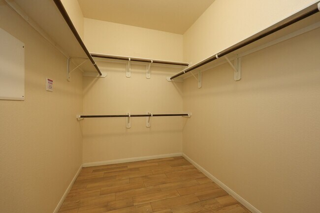 Building Photo - 4155 Falvel Cove Dr