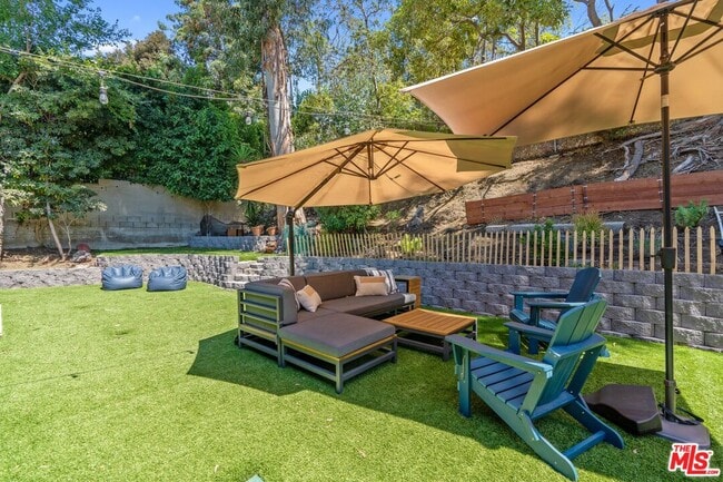Building Photo - 2820 Nichols Canyon Pl
