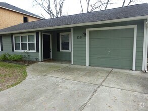 Building Photo - For Lease | 3 Bed, 1 Bath | 1,074 Sq Ft |O...