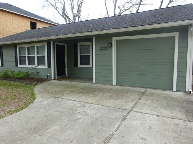 Primary Photo - For Lease | 3 Bed, 1 Bath | 1,074 Sq Ft |O...
