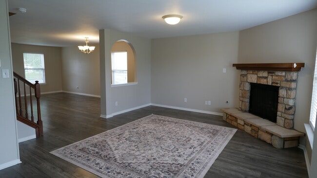 Building Photo - 898 Stonehurst Dr