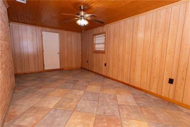 Building Photo - 3253 Reine Ave