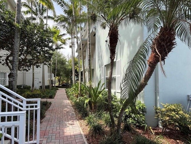 Building Photo - 332 SW 14th Ave