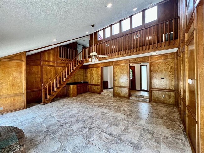 Building Photo - Prestigious Linwood Acres / .44 acres / Rockdale, TX / Swimming Pool