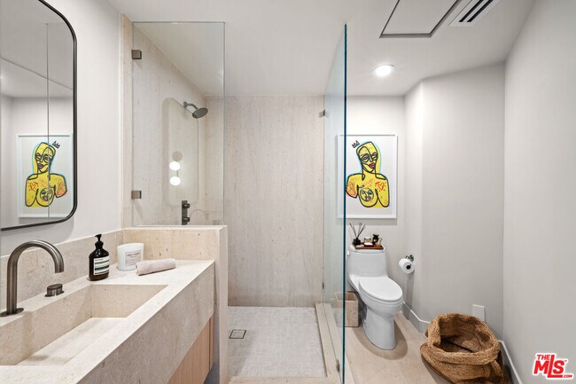 Building Photo - 6475 Zuma View Pl