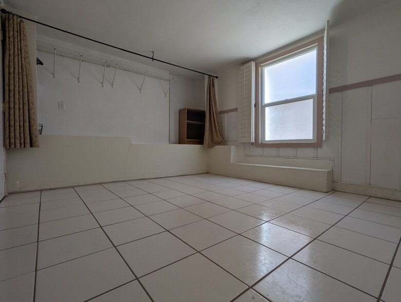 Building Photo - 5831 Adelaide Ave