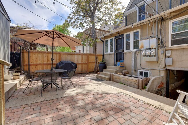 Building Photo - 1136 N Washington St