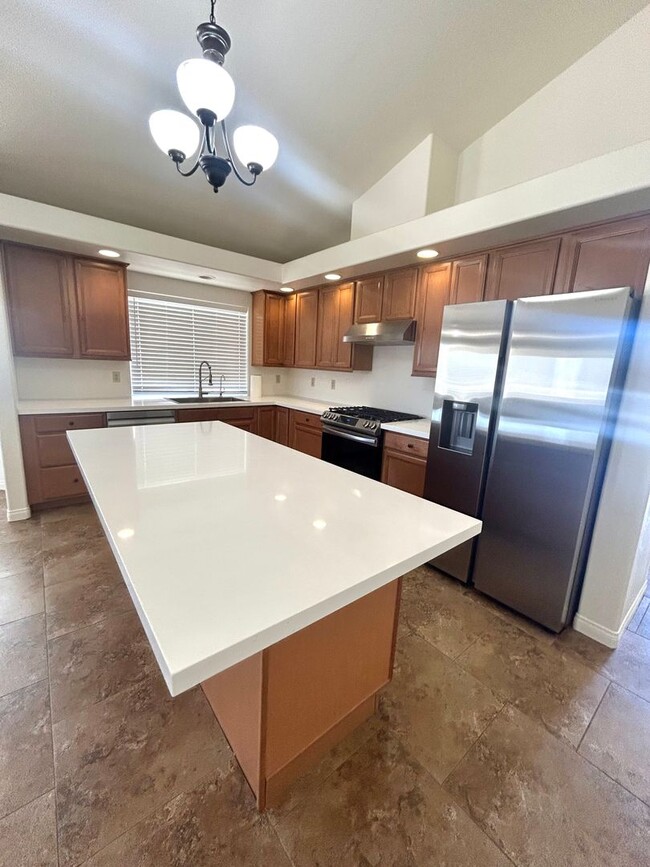Building Photo - 4 Bedroom / 2 Bathroom efficient home