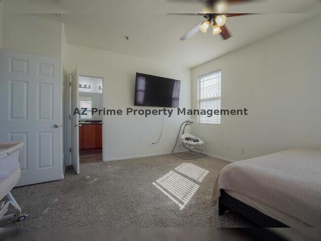 Building Photo - 8115 W Lynwood St