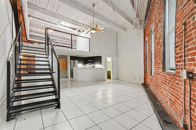 Building Photo - 644 Wells St SW