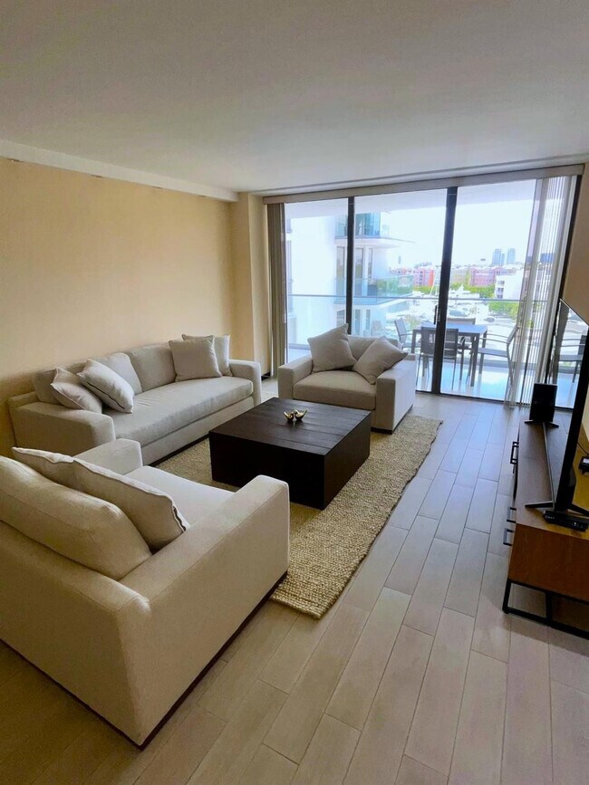 Building Photo - 19707 Turnberry Way