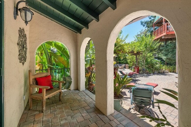 Building Photo - Mediterranean Beauty in Crescent Park – 5B...