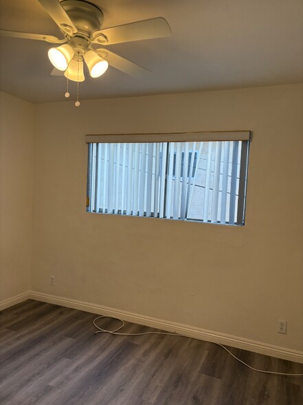 Building Photo - 8550 Sawyer St